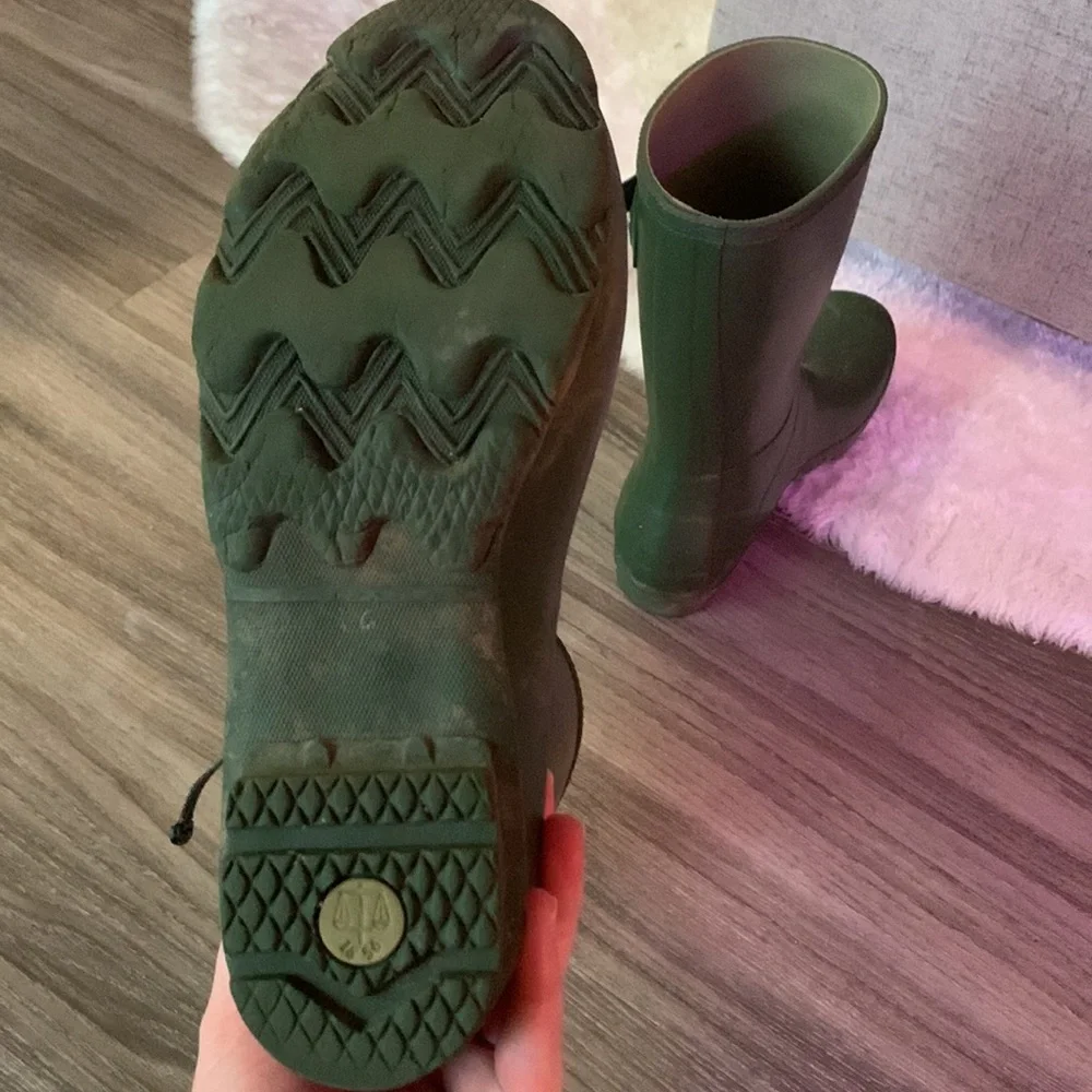 Matte Green Hunter Boots - Picture 9 of 9